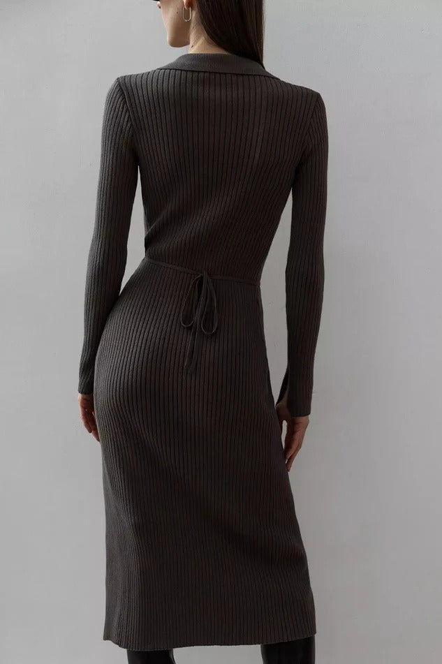 Effortlessly Elegant Sweater with a Timeless Design