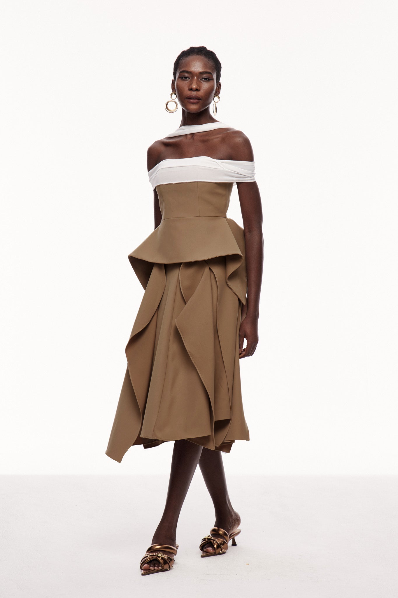 Beautifully Crafted Dress in a Classic Style