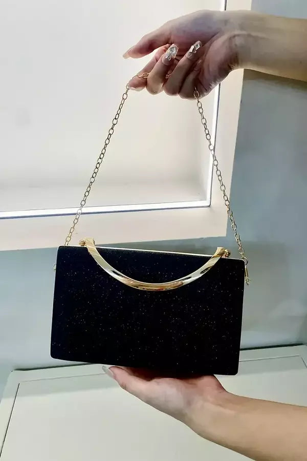 Well Tailored Bag with a Graceful Silhouette