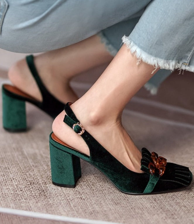 Well Tailored Sandals with a Graceful Silhouette