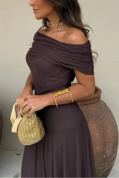 Effortlessly Elegant Dress with a Timeless Design