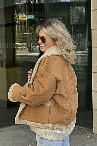 Effortlessly Elegant Jacket with a Timeless Design