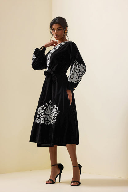 Beautifully Finished Dress in a Timeless Design