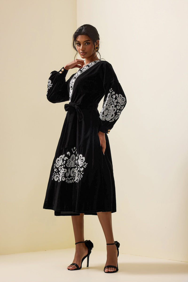 Beautifully Finished Dress in a Timeless Design
