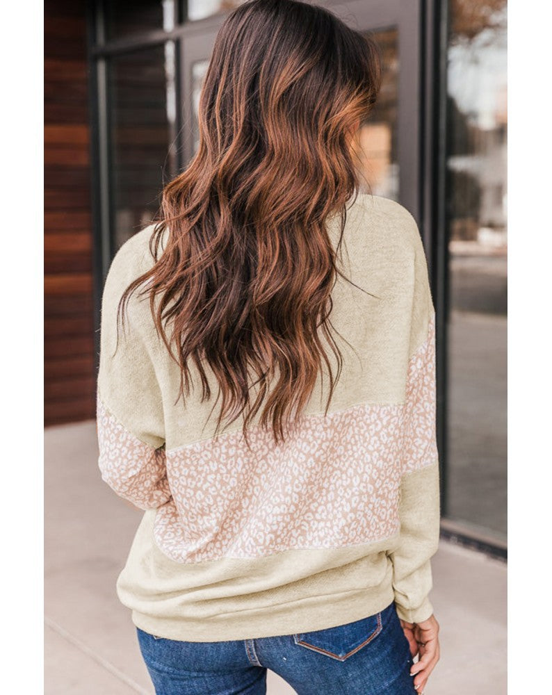 Effortlessly Elegant Sweater with a Timeless Design