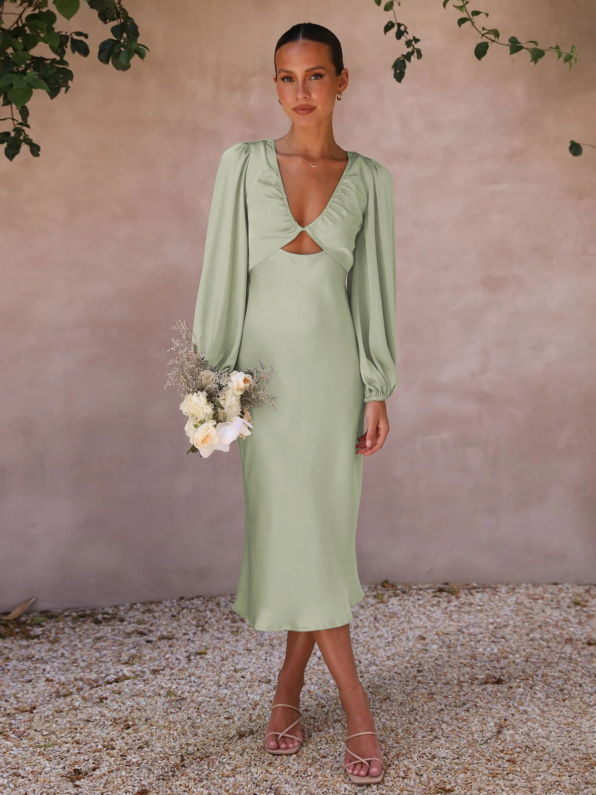 Beautifully Crafted Dress in a Classic Style