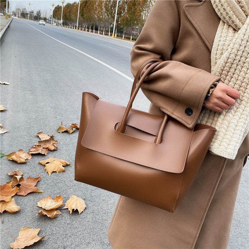 Well Tailored Bag with a Graceful Silhouette