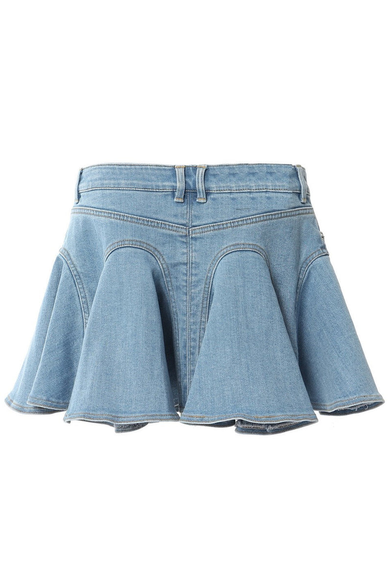 Sophisticated Garment with a Clean Classic Look