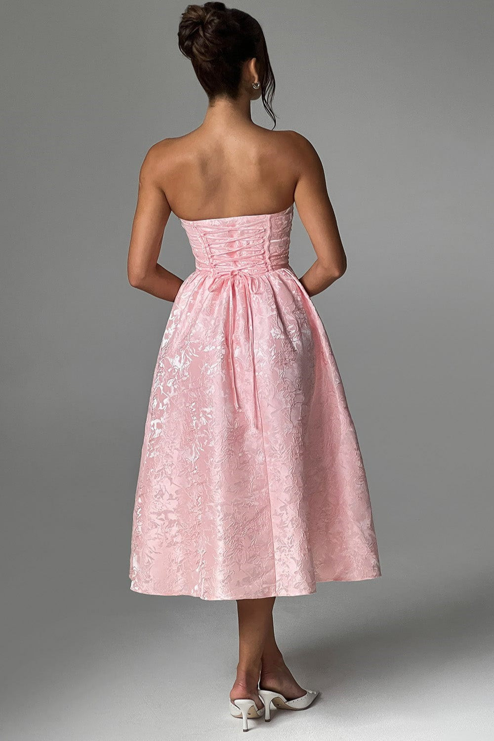 Well Tailored Dress with a Graceful Silhouette