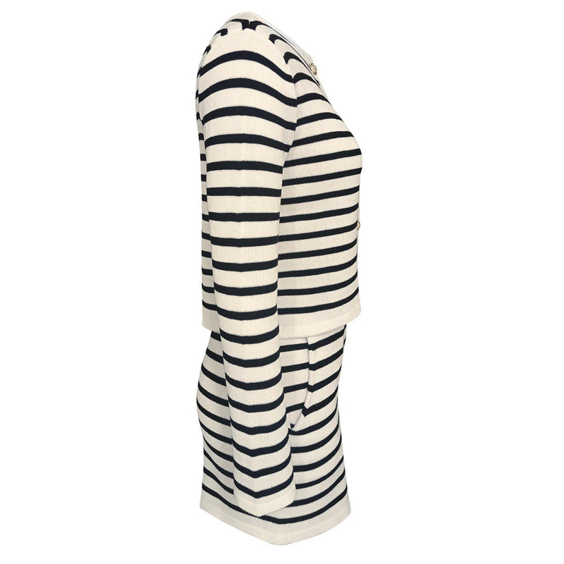 Effortlessly Elegant Garment with a Timeless Design