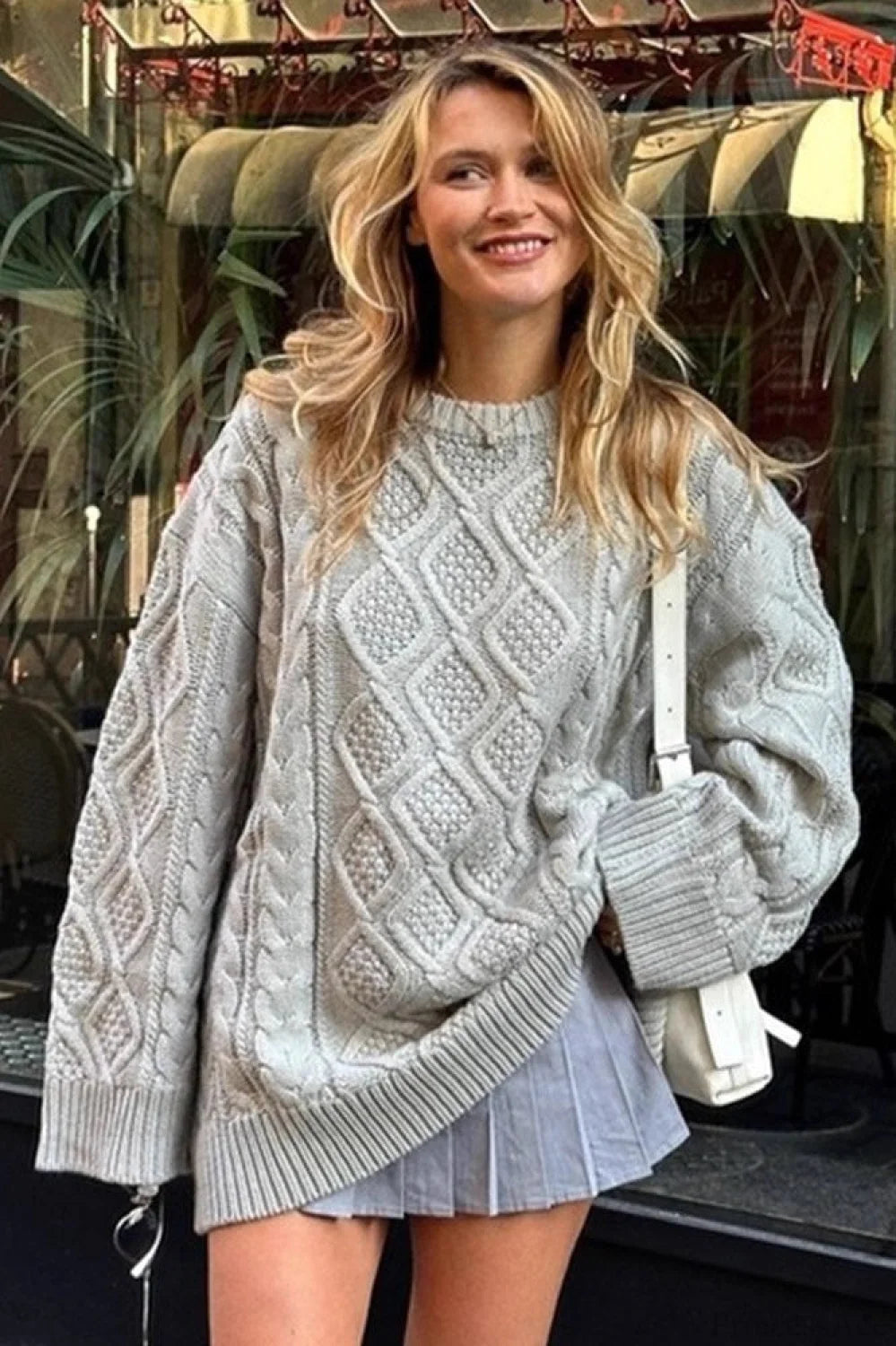 Well Tailored Sweater with a Graceful Silhouette