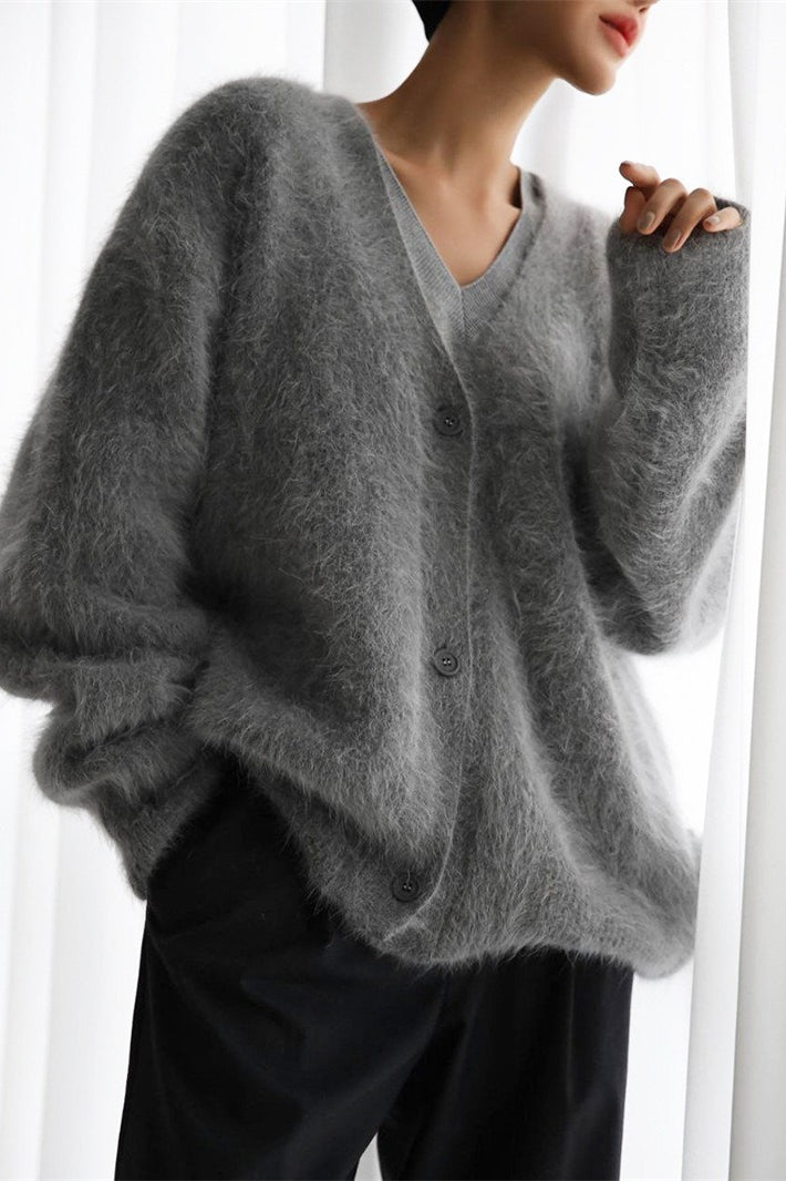 Well Tailored Cardigan with a Graceful Silhouette