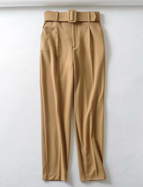 Classic Vintage Pants with a Flattering Fit