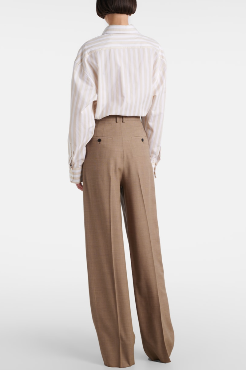 Effortlessly Elegant Garment with a Timeless Design