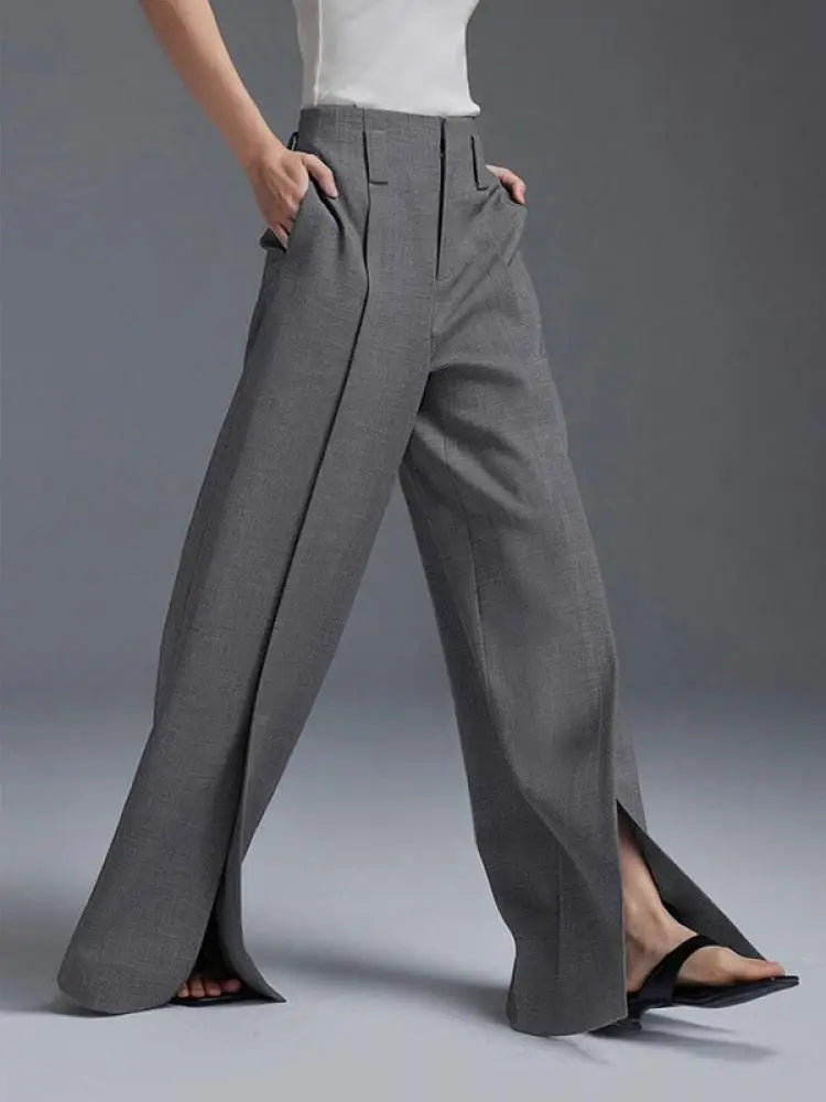 Effortlessly Elegant Pants with a Timeless Design