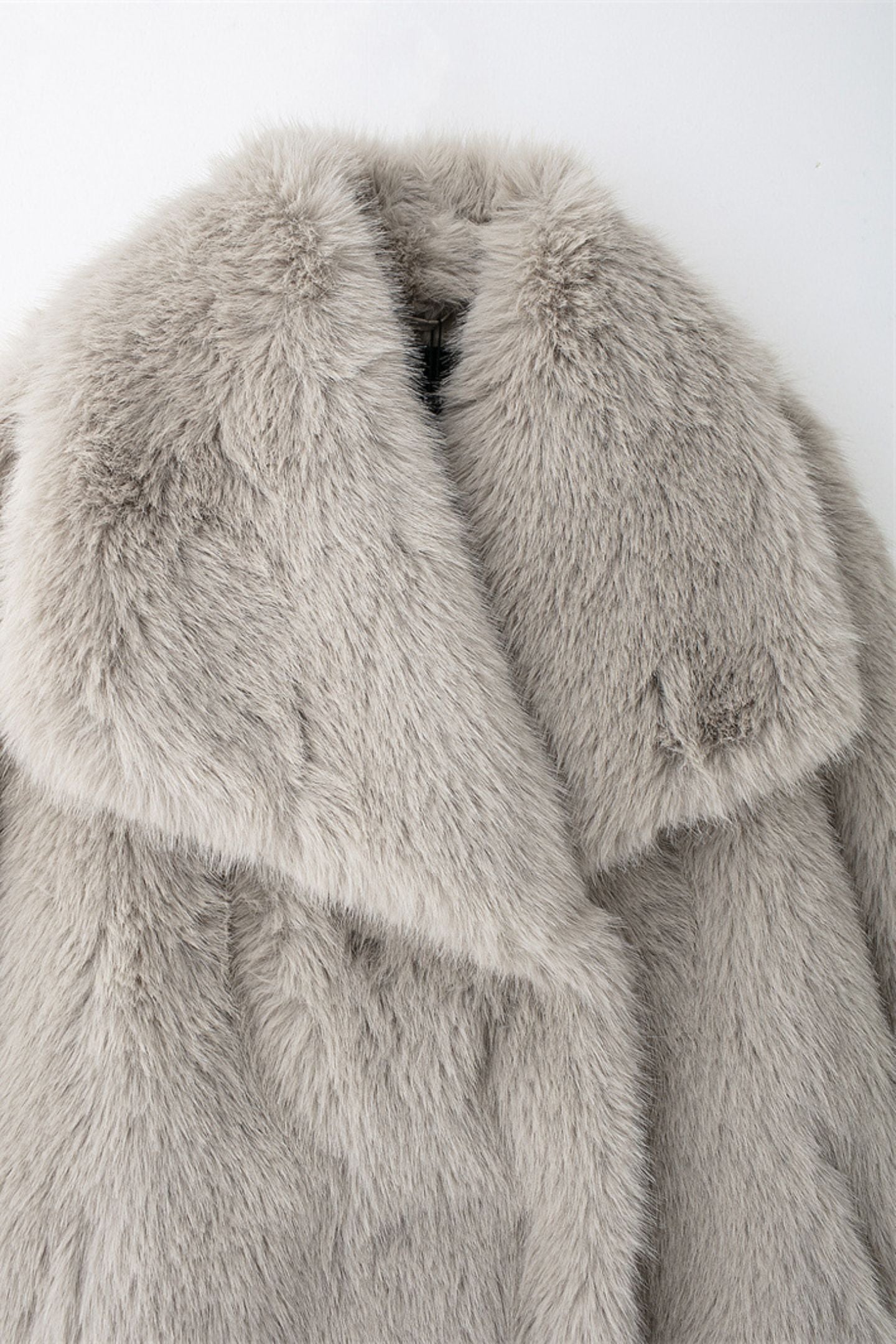 Well Tailored Jacket with a Graceful Silhouette