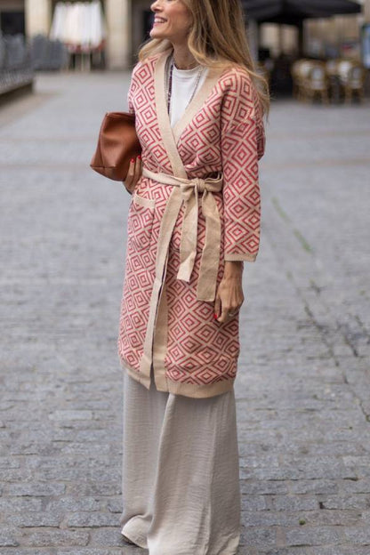 Well Tailored Coat with a Graceful Silhouette