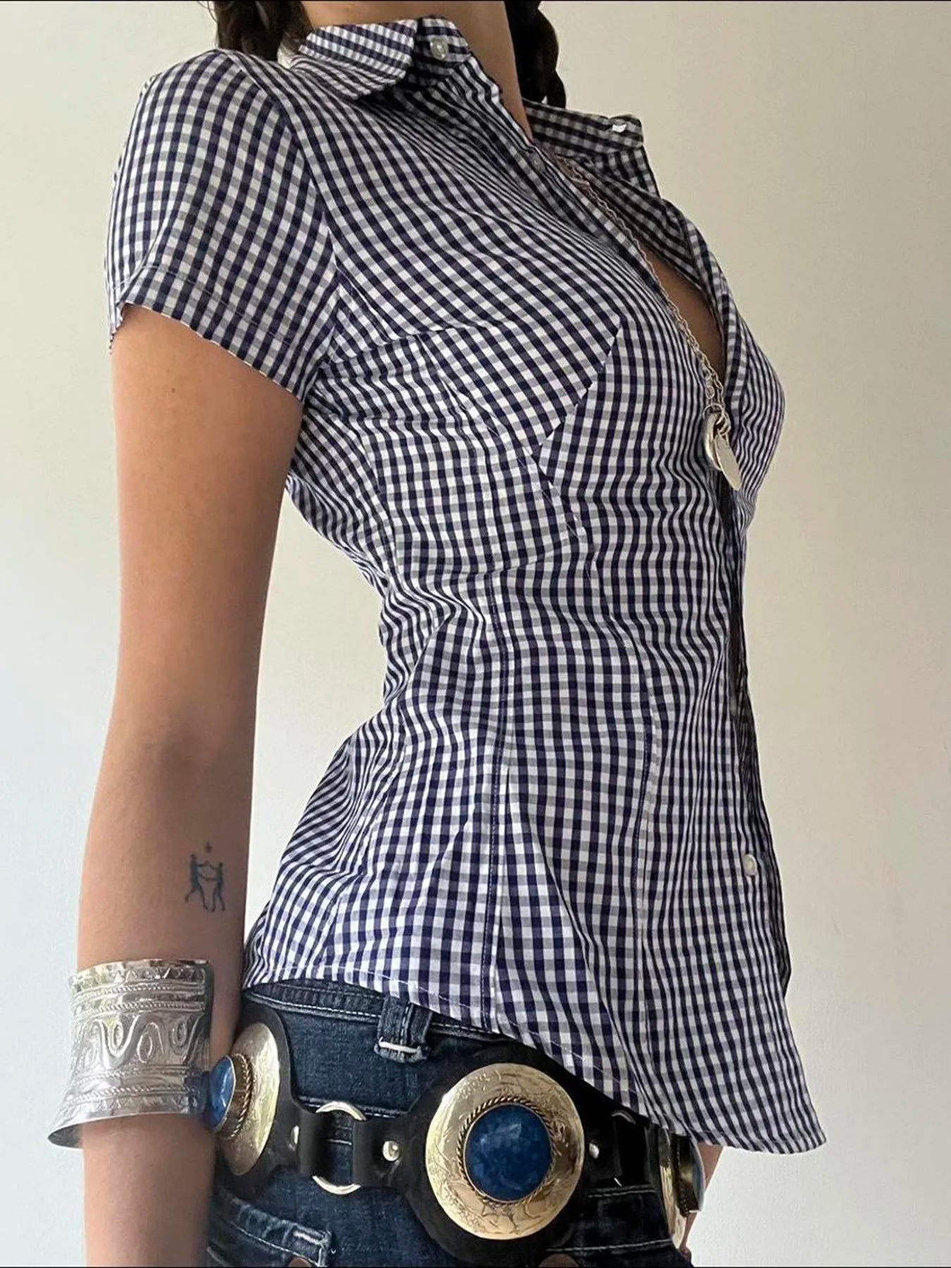 Effortlessly Elegant Blouse with a Timeless Design