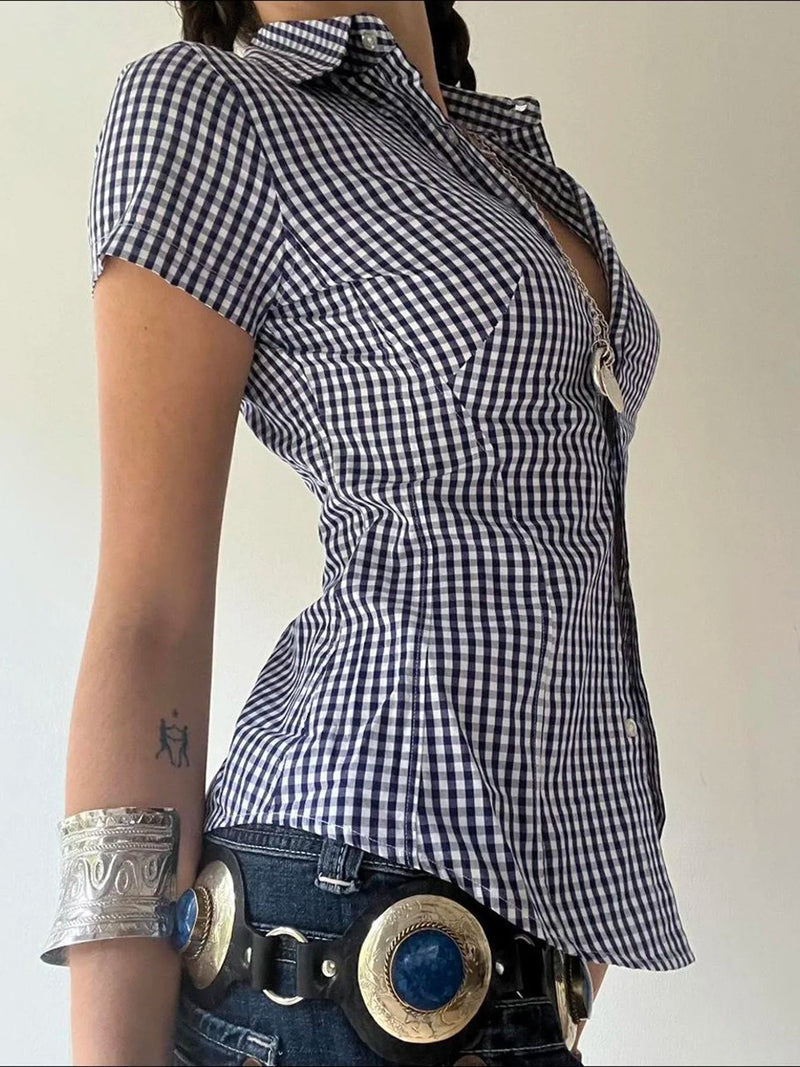 Effortlessly Elegant Blouse with a Timeless Design