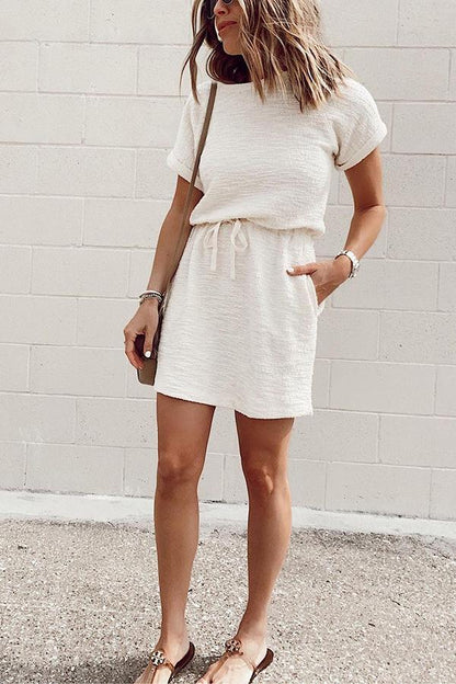 Effortlessly Elegant Dress with a Timeless Design