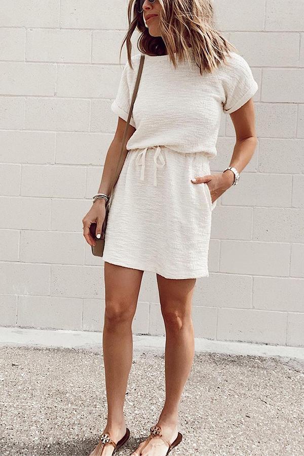 Effortlessly Elegant Dress with a Timeless Design