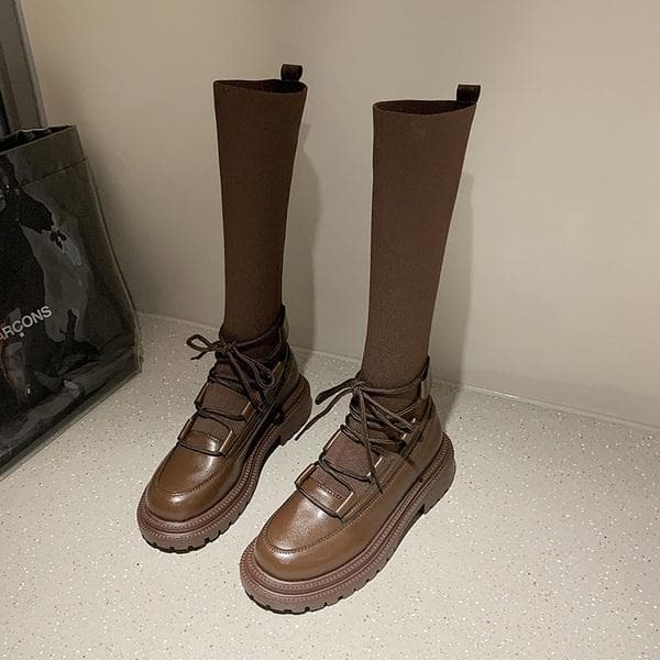 Well Tailored Boots with a Graceful Silhouette
