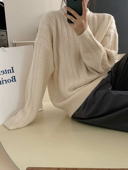 Effortlessly Elegant Sweater with a Timeless Design