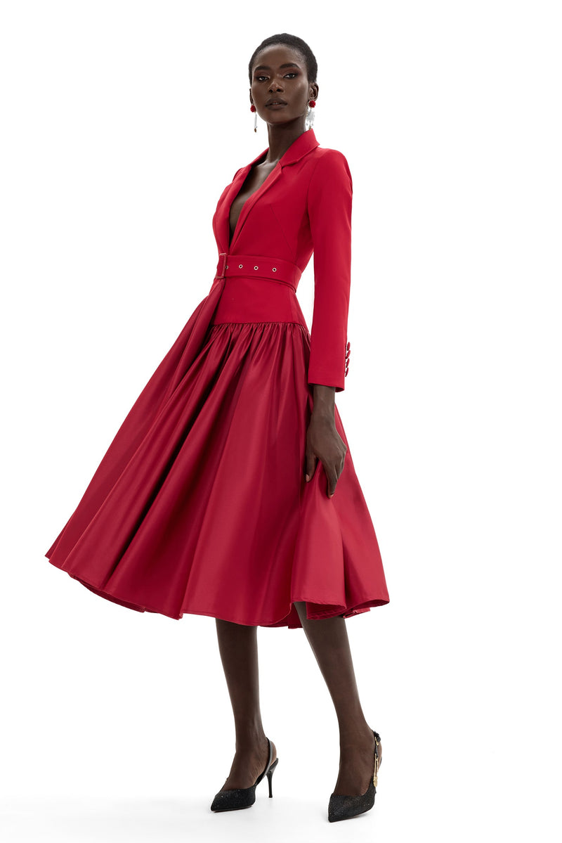 Beautifully Finished Dress in a Timeless Design