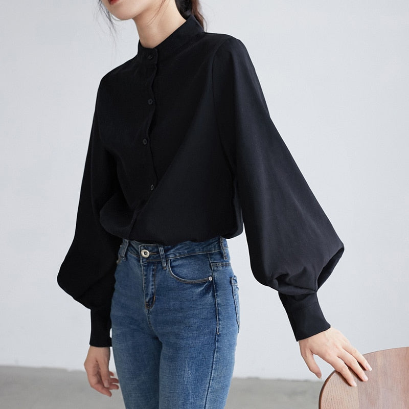 Effortlessly Elegant Blouse with a Timeless Design