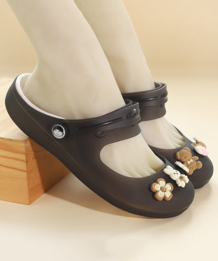Effortlessly Elegant Sandals with a Timeless Design
