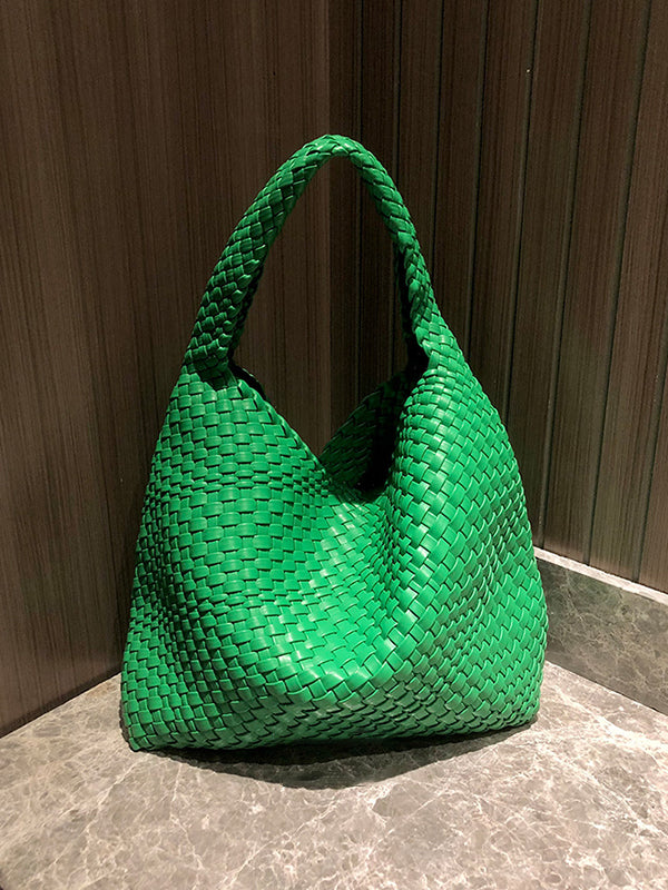 Well Tailored Bag with a Graceful Silhouette