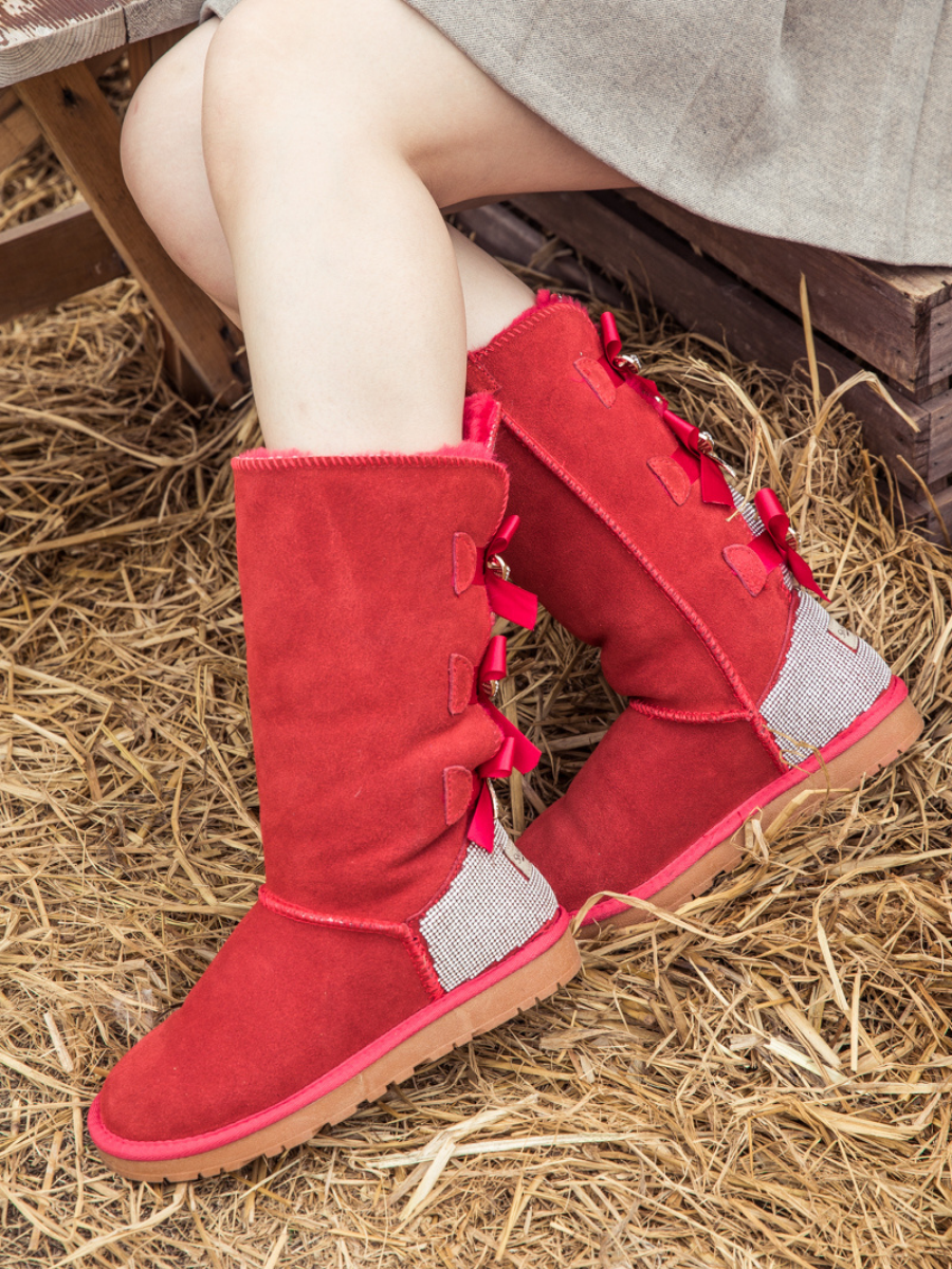 Well Tailored Boots with a Graceful Silhouette
