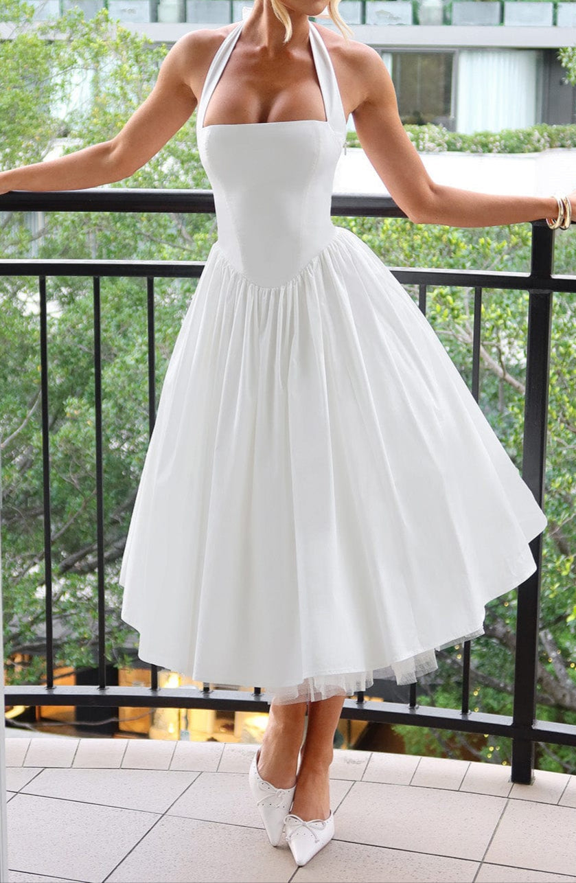 Gracefully Styled Dress for Any Occasion