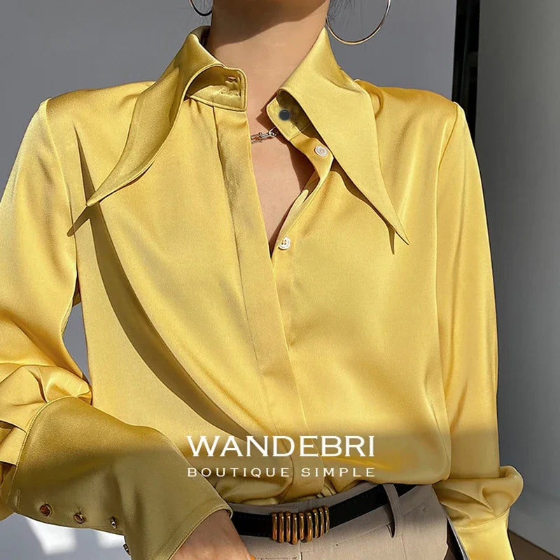 Beautifully Crafted Blouse in a Classic Style