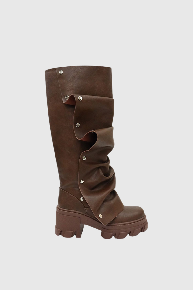 Effortlessly Elegant Boots with a Timeless Design