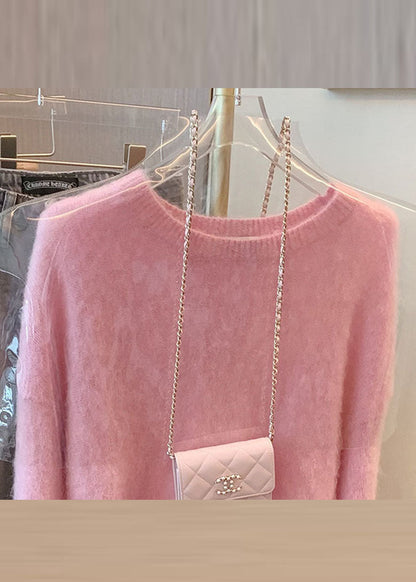 Well Tailored Sweater with a Graceful Silhouette