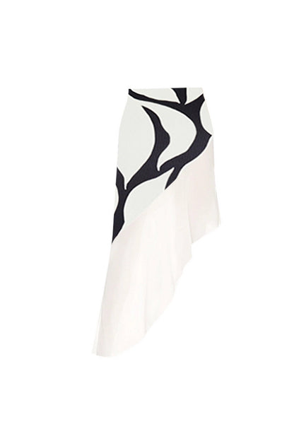 Well Tailored Swimsuit with a Graceful Silhouette