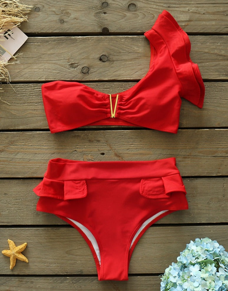 Well Tailored Swimsuit with a Graceful Silhouette