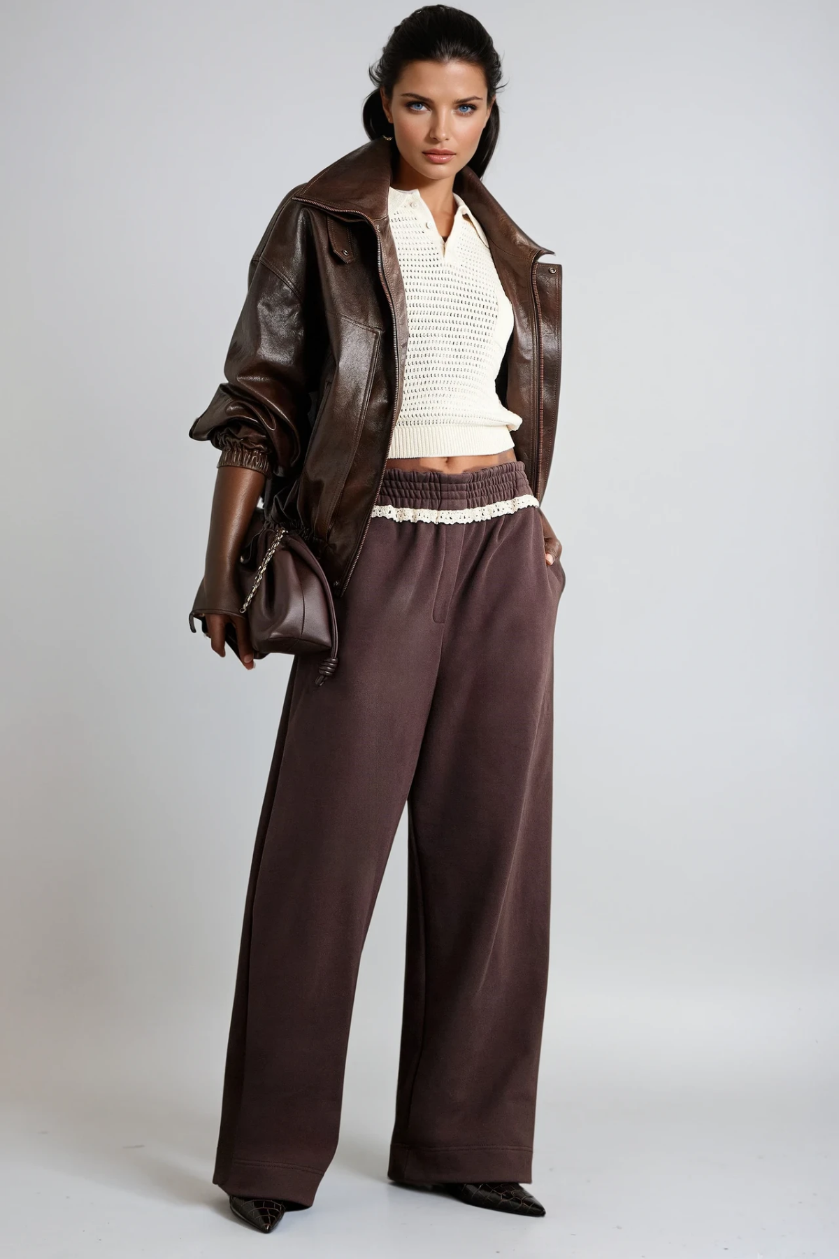Effortlessly Elegant Pants with a Timeless Design