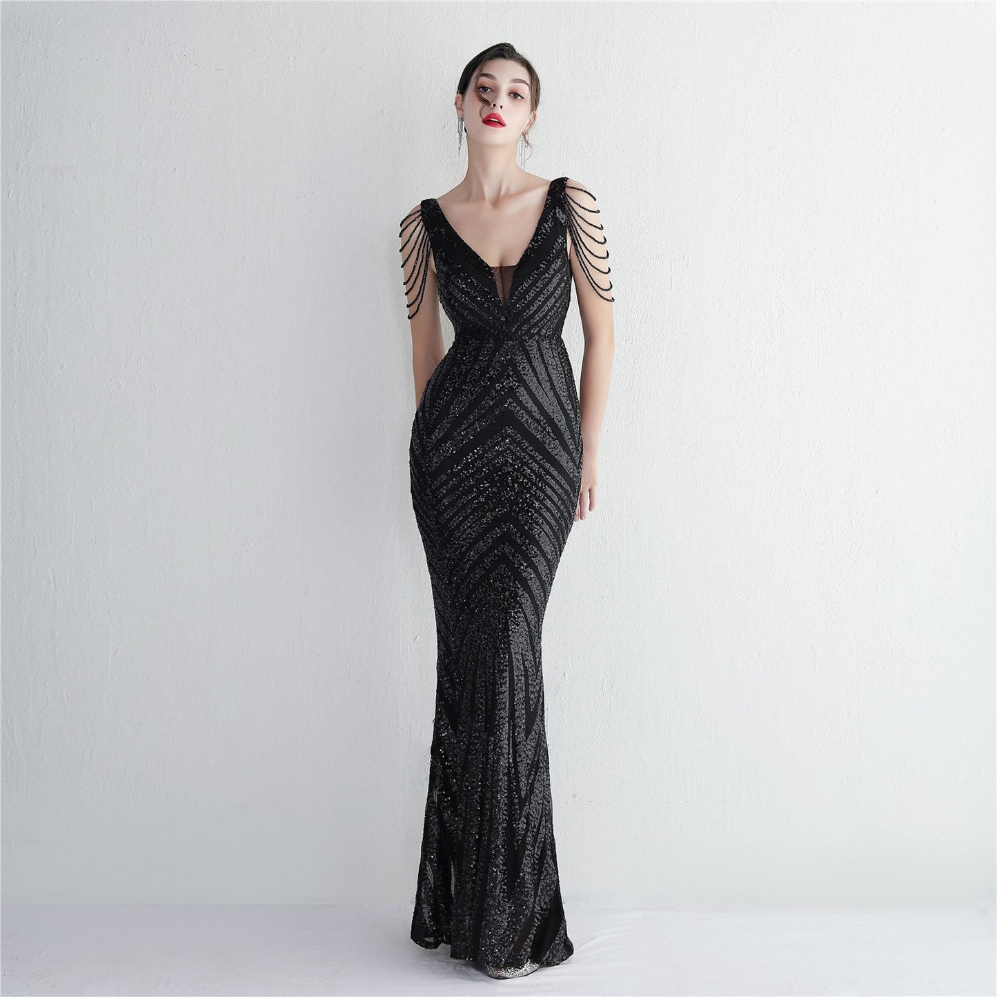 Beautifully Finished Dress in a Timeless Design