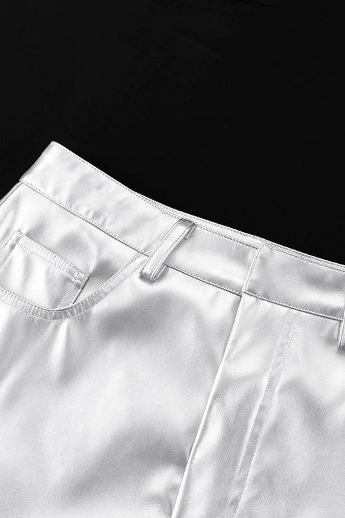 Effortlessly Elegant Garment with a Timeless Design