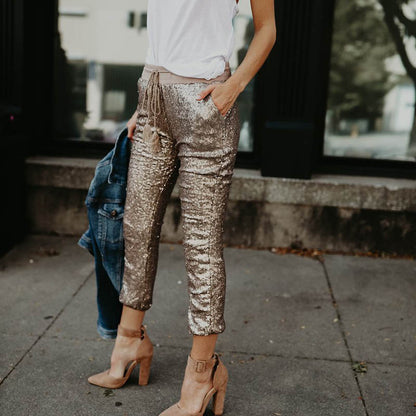 Effortlessly Elegant Pants with a Timeless Design