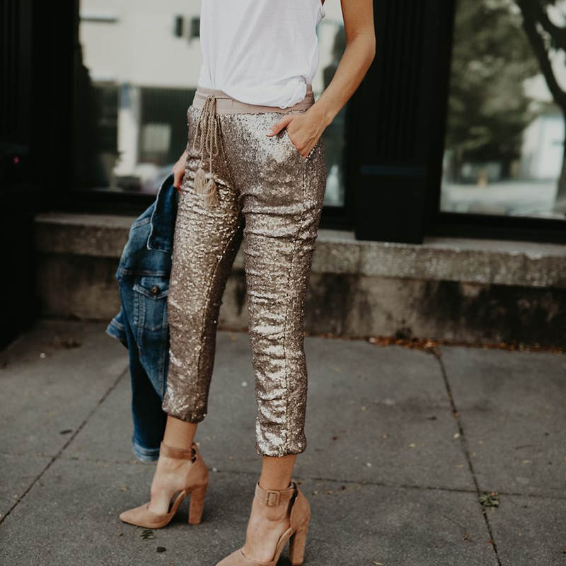 Effortlessly Elegant Pants with a Timeless Design