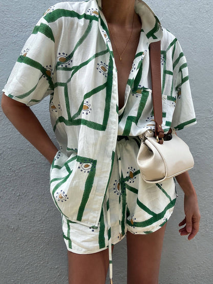 Well Tailored Top with a Graceful Silhouette