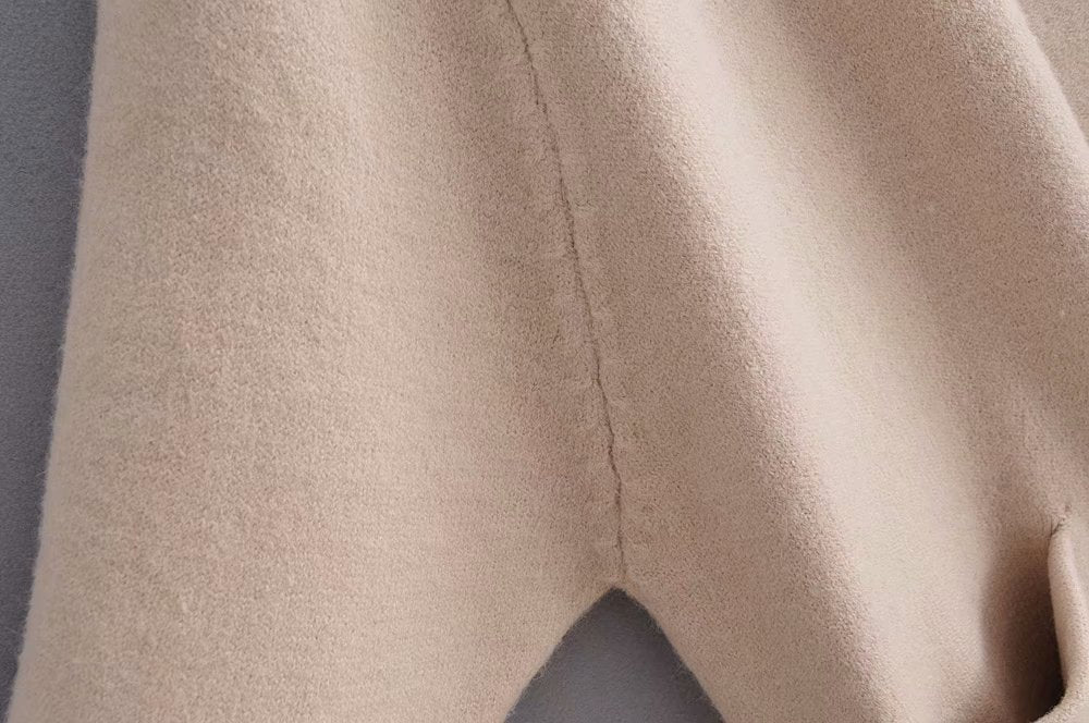 Well Tailored Cardigan with a Graceful Silhouette