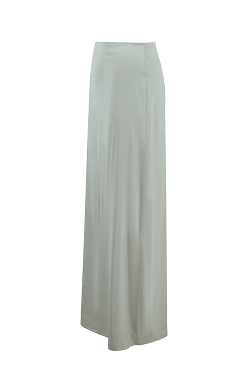 Sophisticated Garment with a Clean Classic Look
