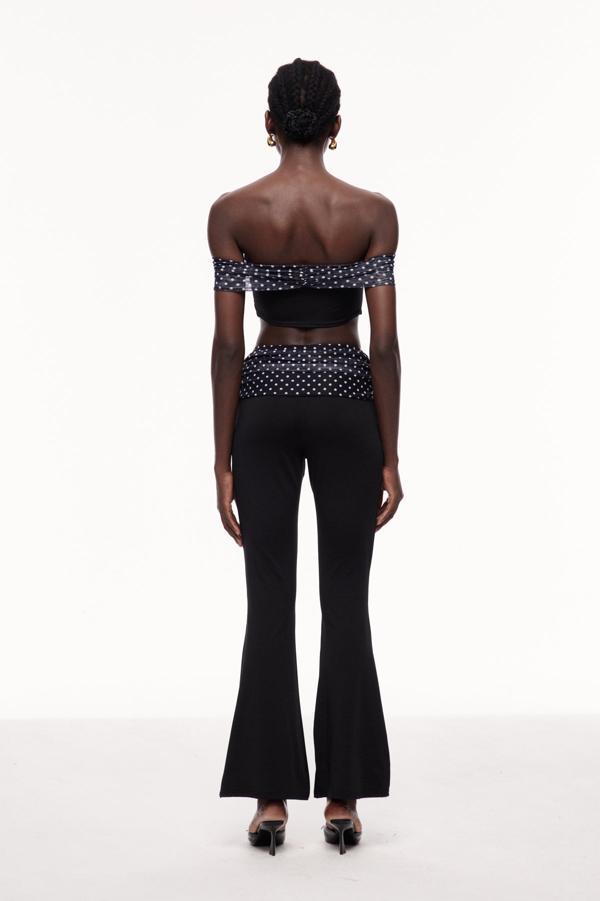 Well Tailored Pants with a Graceful Silhouette