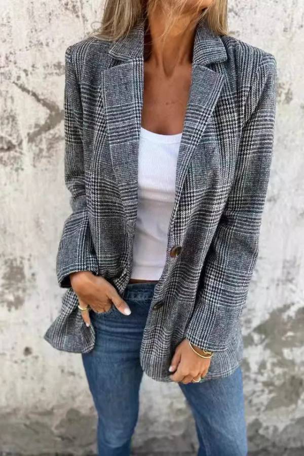 Gracefully Styled Coat for Any Occasion