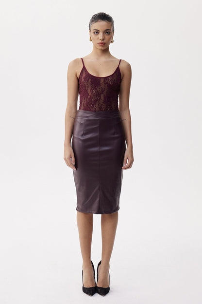 Well Tailored Garment with a Graceful Silhouette