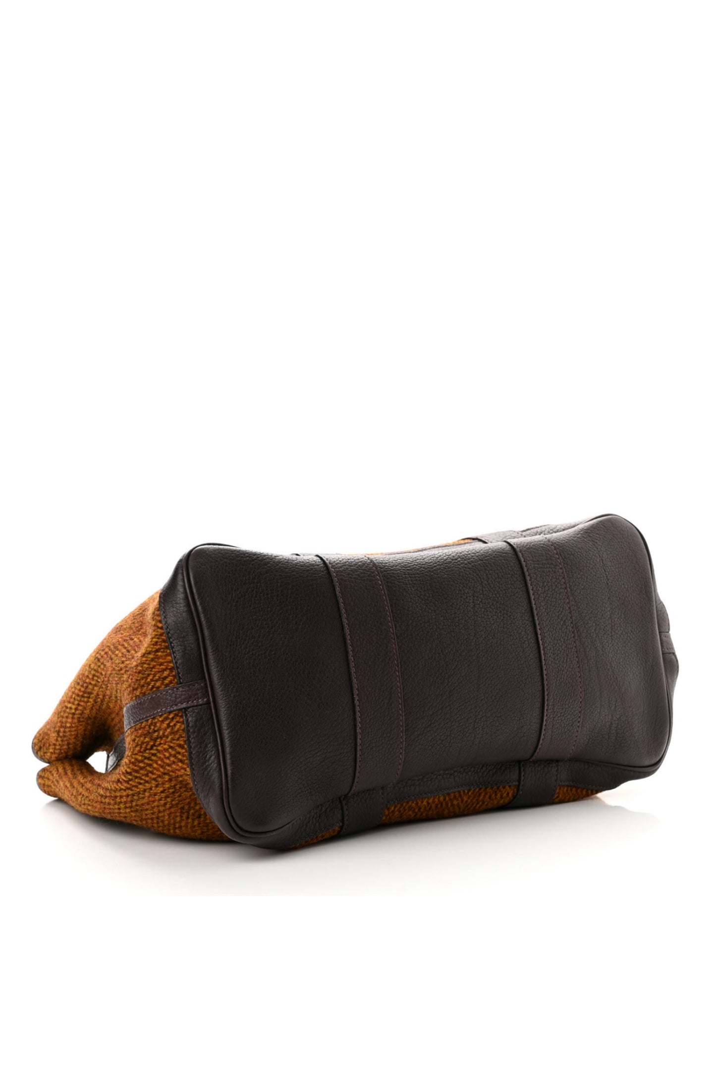 Well Tailored Bag with a Graceful Silhouette